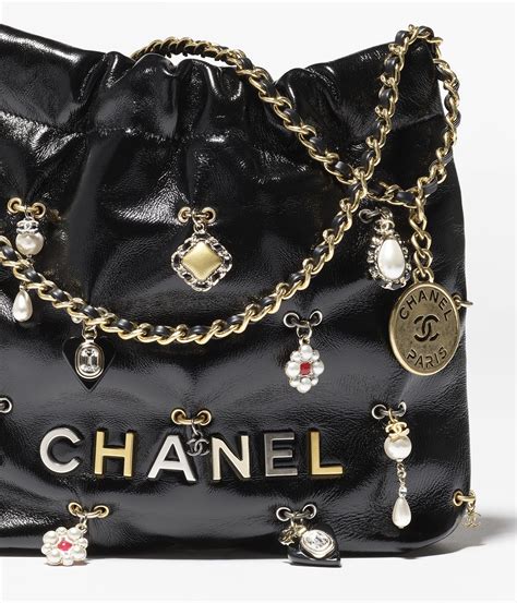 Chanel 22 mini handbag, Shiny lambskin, bijoux 